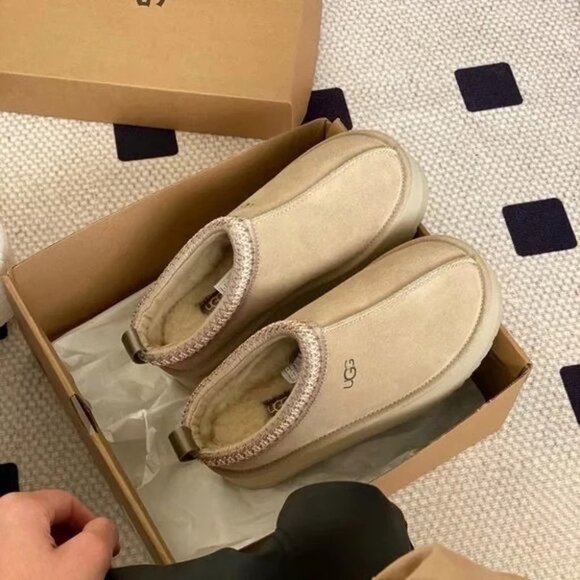 UGG Cream Platform Shoes - Picture 4 of 9